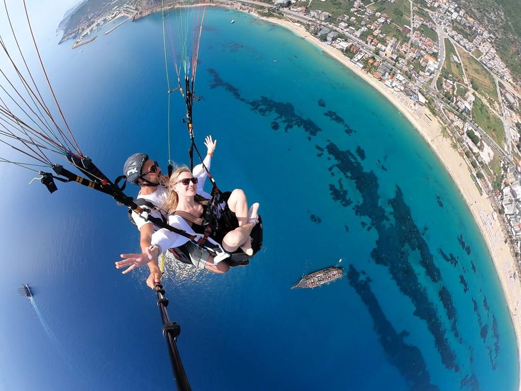 Alanya: Tandem-Paragliding-Flug zum Kleopatra-Strand