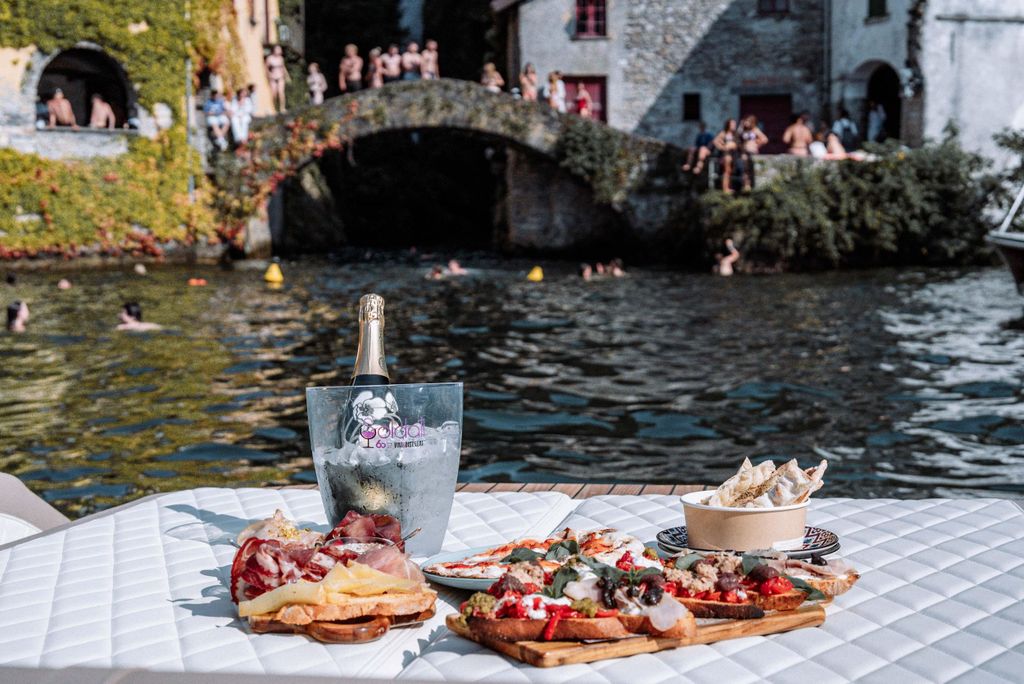 Comer See: Bootstour bei Sonnenuntergang mit Aperitif