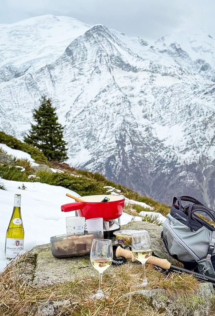 Chamonix: Wanderung bei Sonnenuntergang & Fondue im Alpenland mit Guide
