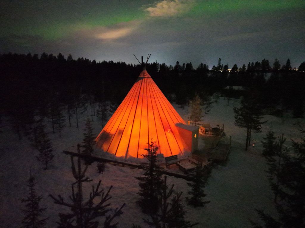 Rentier- & Sámi-Aromen unter den Nordlichtern