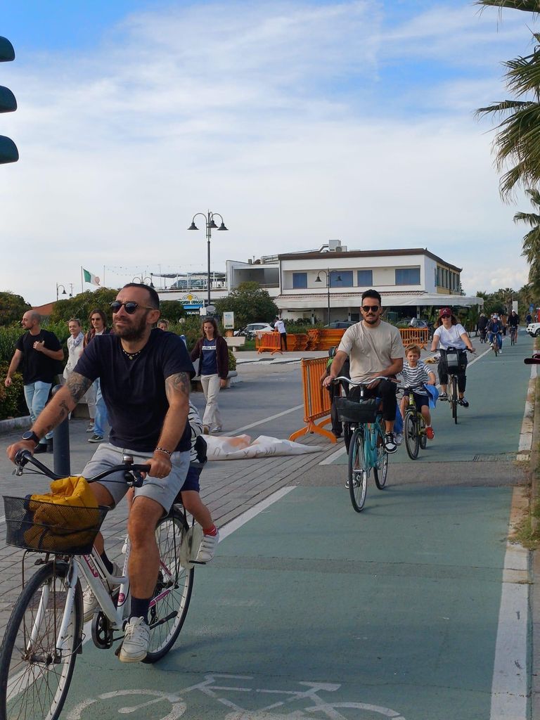 Von Viareggio: Tour mit pedalunterstütztem Fahrrad auf dem Radweg bis nach Lucca