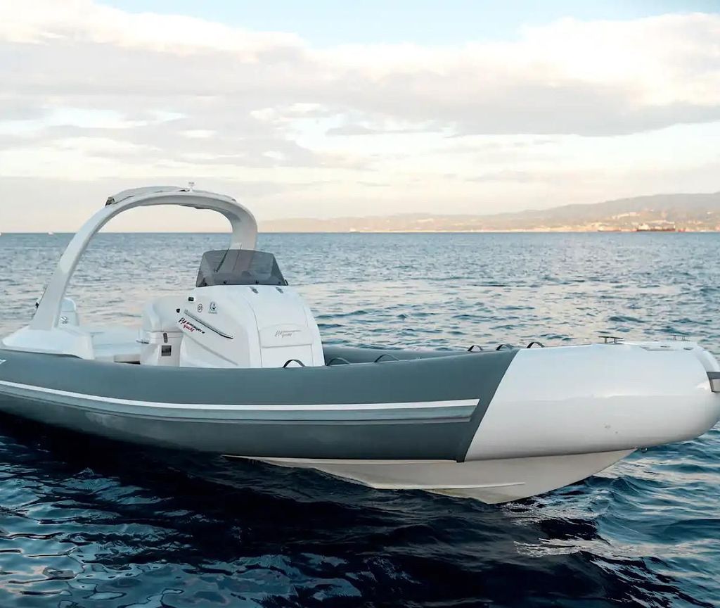 Miete die Panamera Yacht P80 Karol und erkunde das Äolische Archipel