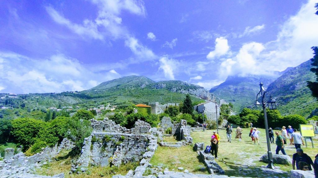 Bar: Rundgang durch die Altstadt und Besuch des alten Olivenbaums