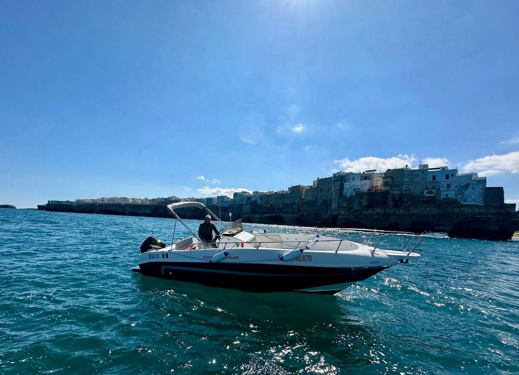 Polignano a Mare:tour Privato in barca tra grotte e aperitiv