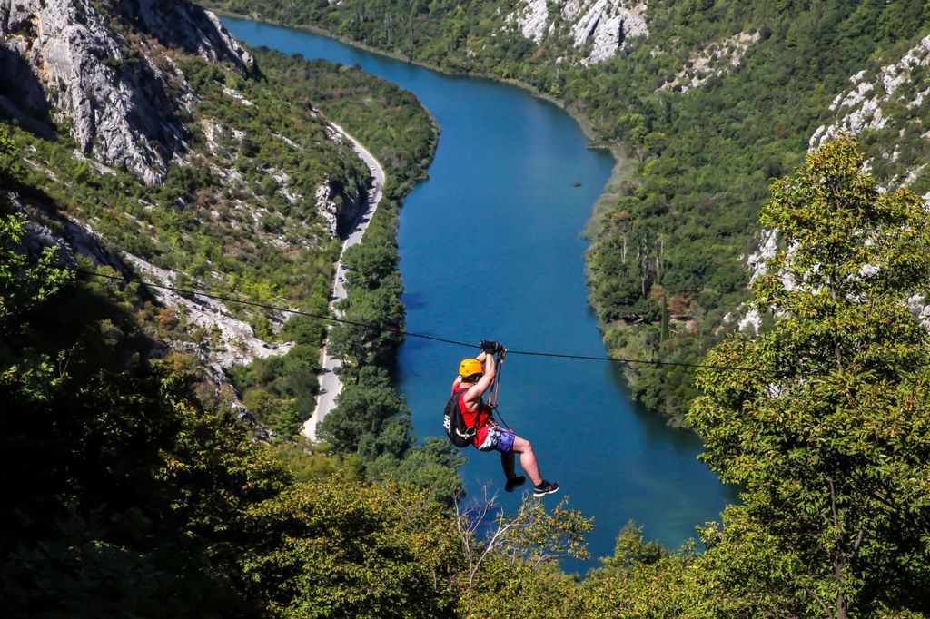 Omiš: 3-stündige Cetina Canyon Zipline Erfahrung