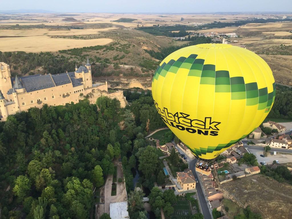 Segovia: Heißluftballonfahrt mit Picknick und Cava