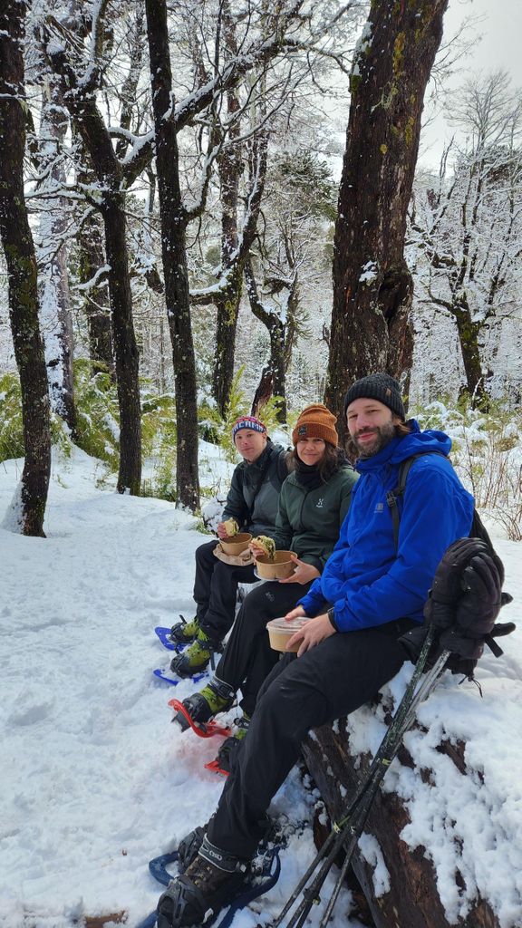 Schneeschuhwandern an der Basis des Vulkans Villarrica und am Wasserfall
