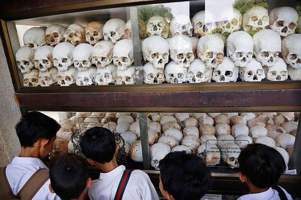 Phnom Penh: Killing Field & Toul Sleng Genozid Museum Tour