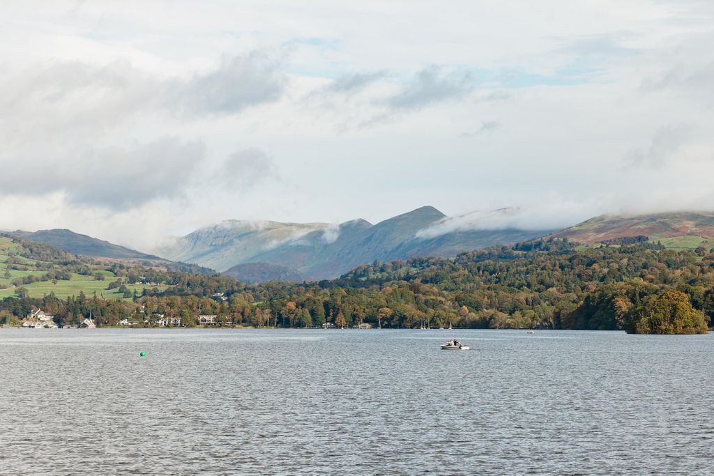 Von Manchester aus: Lake District Bus Tour & Windermere Cruise