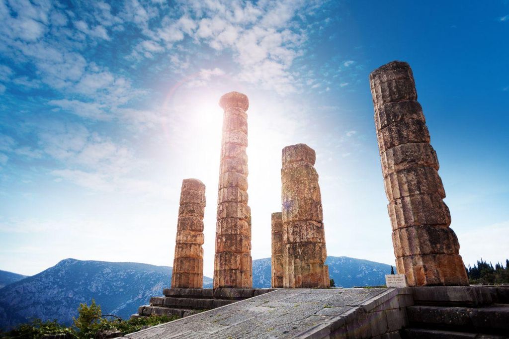 Tagestour zum Orakel von Delphi und ins antike Korinth.