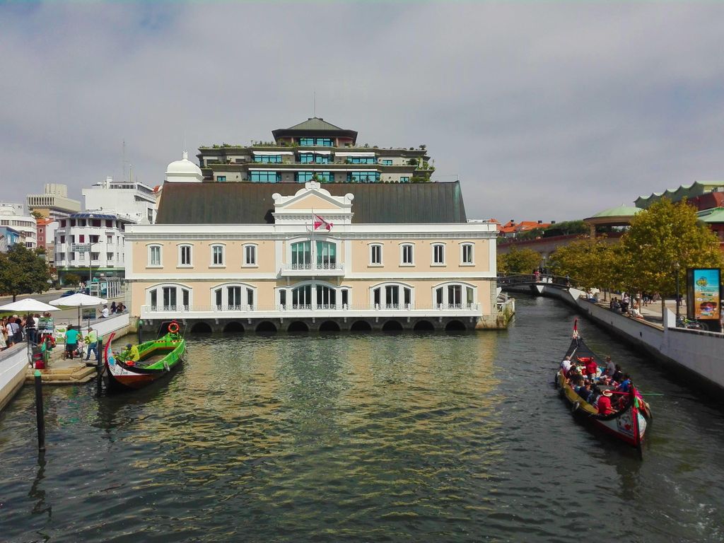 Von Coimbra: Tour nach Aveiro, Costa Nova Strand und Moliceiro Boot