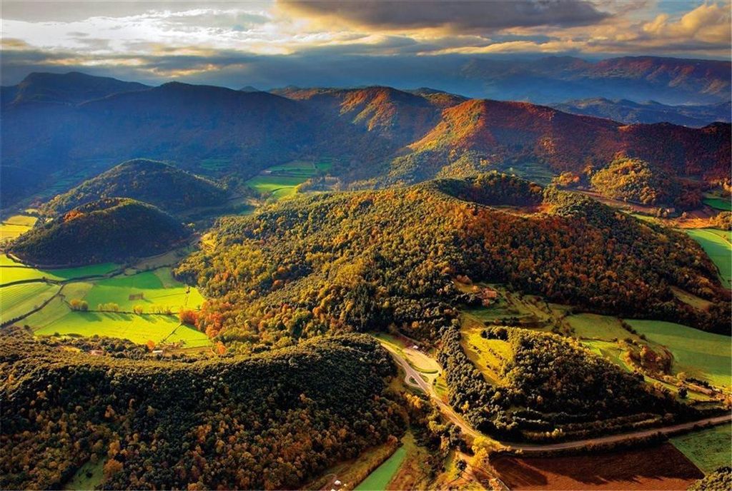 Girona: Vulkangebiet, Besalú und Banyoles See Tour