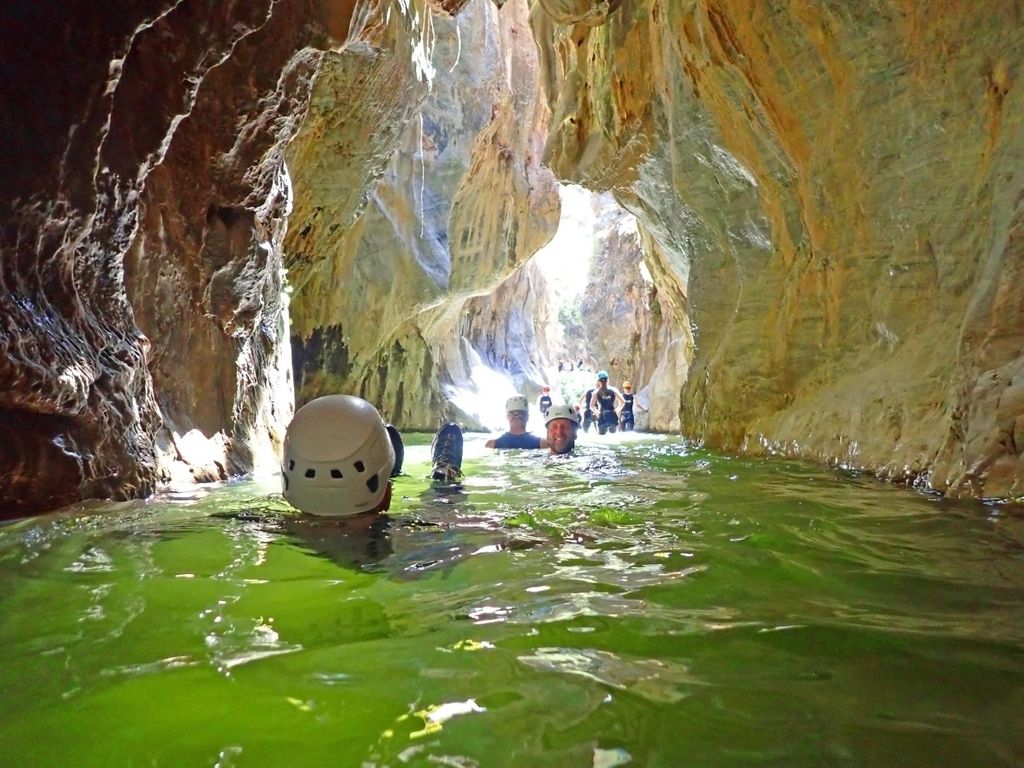 Ab Marbella: Geführtes Canyoning-Abenteuer auf dem Guadalmina