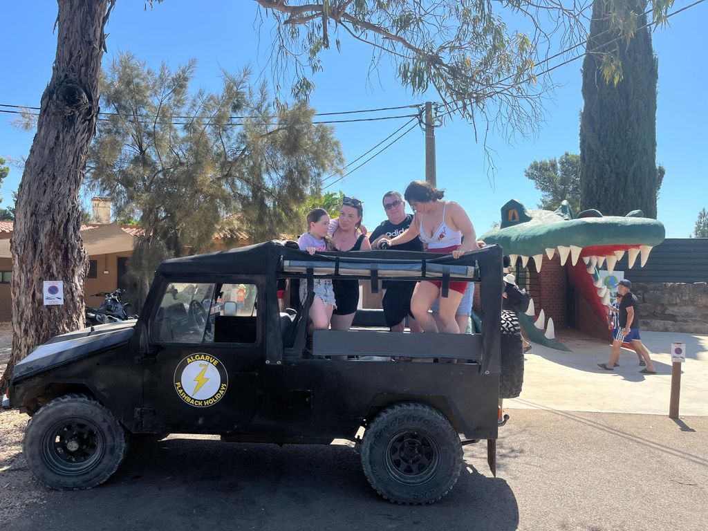 Albufeira Safari mit Eintritt in Krazy World & Bone Chapel