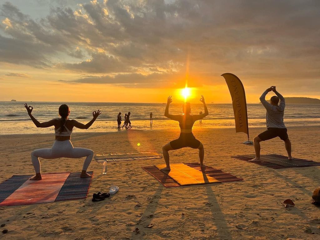 Krabi: Sunset Yoga Balance Mitmachkurs