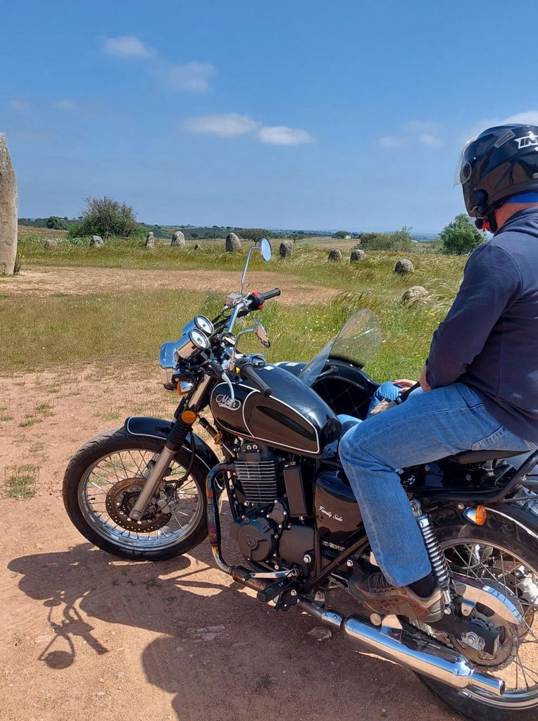 Megalithische & mittelalterliche Tour mit dem Seitenwagen in Évora