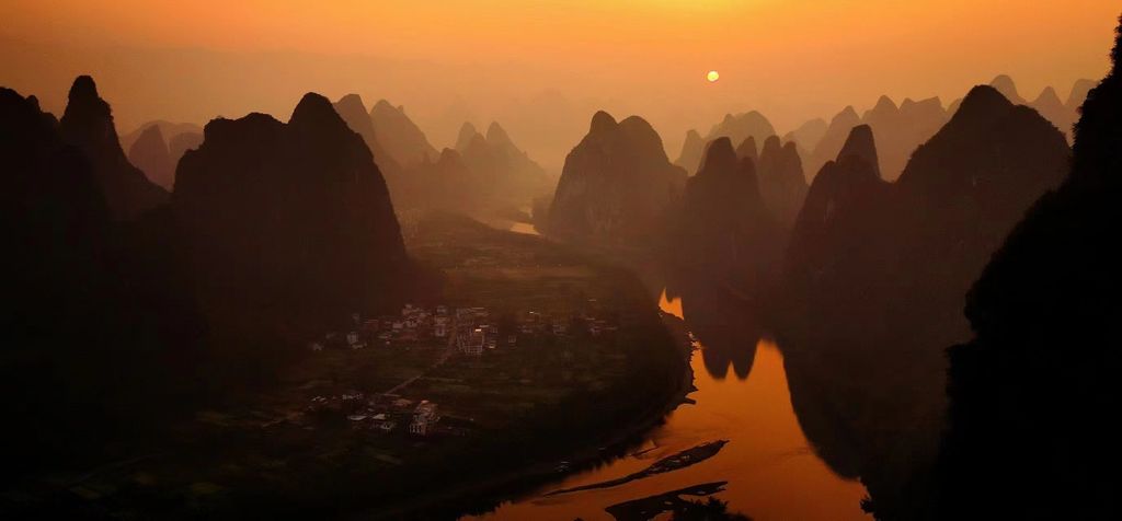 Yangshuo/Guilin: Ganztägiger oder halbtägiger Sonnenaufgang am Xianggong-Hügel