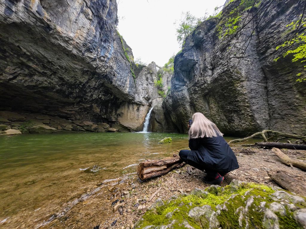 Ganztägige Wasserfälle und Höhlen rund um Veliko Tarnovo