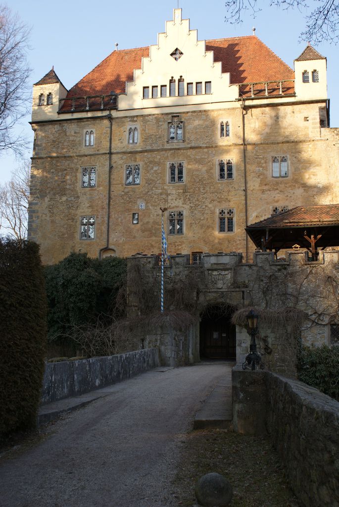 zum Schloss mit Museum