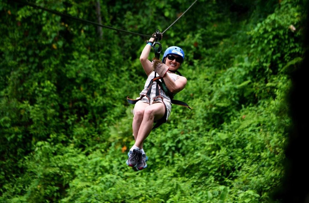 San José: Arenal-Vulkan, heiße Quellen und Seilrutsche inkl. Mahlzeiten