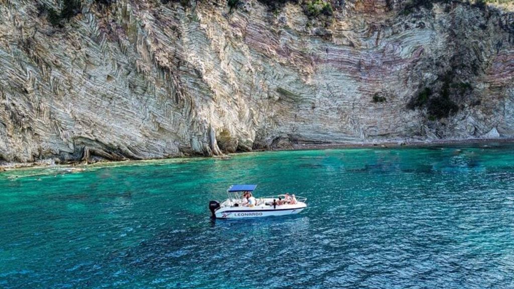 Saranda: Kakome, Höhlen & Strände Bootstour mit Schnorcheln
