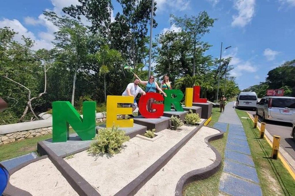Negril: Epic Rick's Cafe & 7 Mile Beach Tagestour