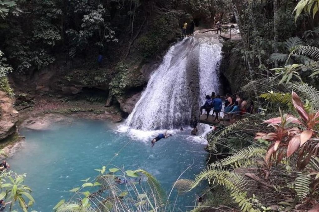 Von Ocho Rios: Blue Hole & Dunn's River Falls Tour
