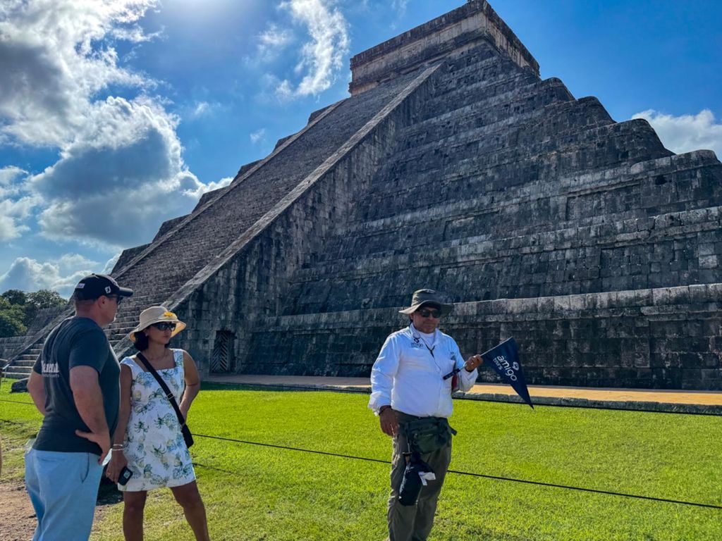 Von Cancun aus: Chichen Itza, Cenote & Valladolid Tagestour