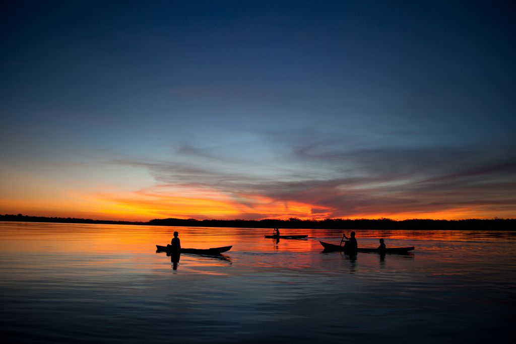 Boote auf dem Amazonas