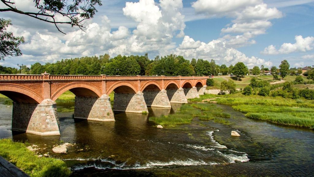 Private Tour Mittelalterliche Juwelen von Kuldīga, Sabile und Kandava