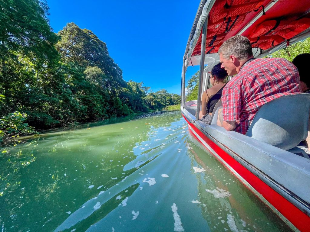 Tortuguero Bootstour, Maratopia tropischer Garten & Strand, inkl. Früchte