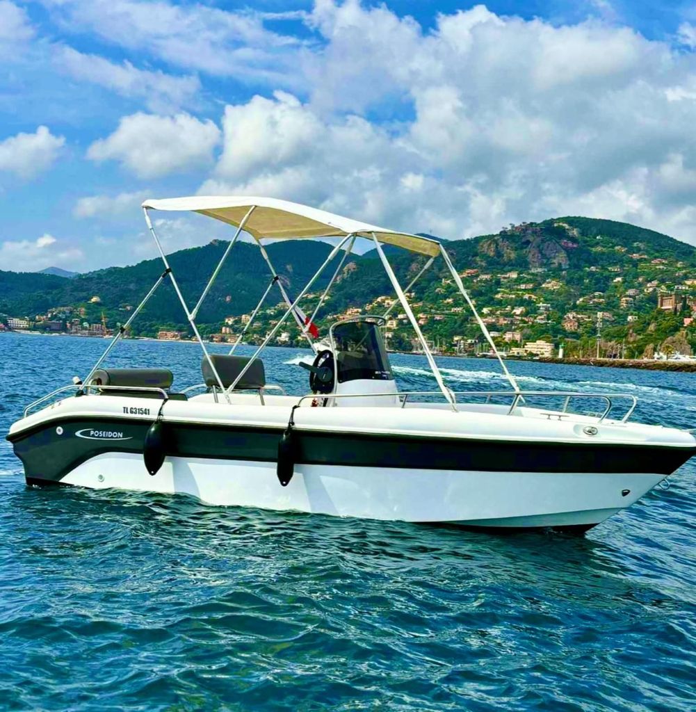 Mandelieu und das Esterelgebirge mit dem Boot ohne Führerschein