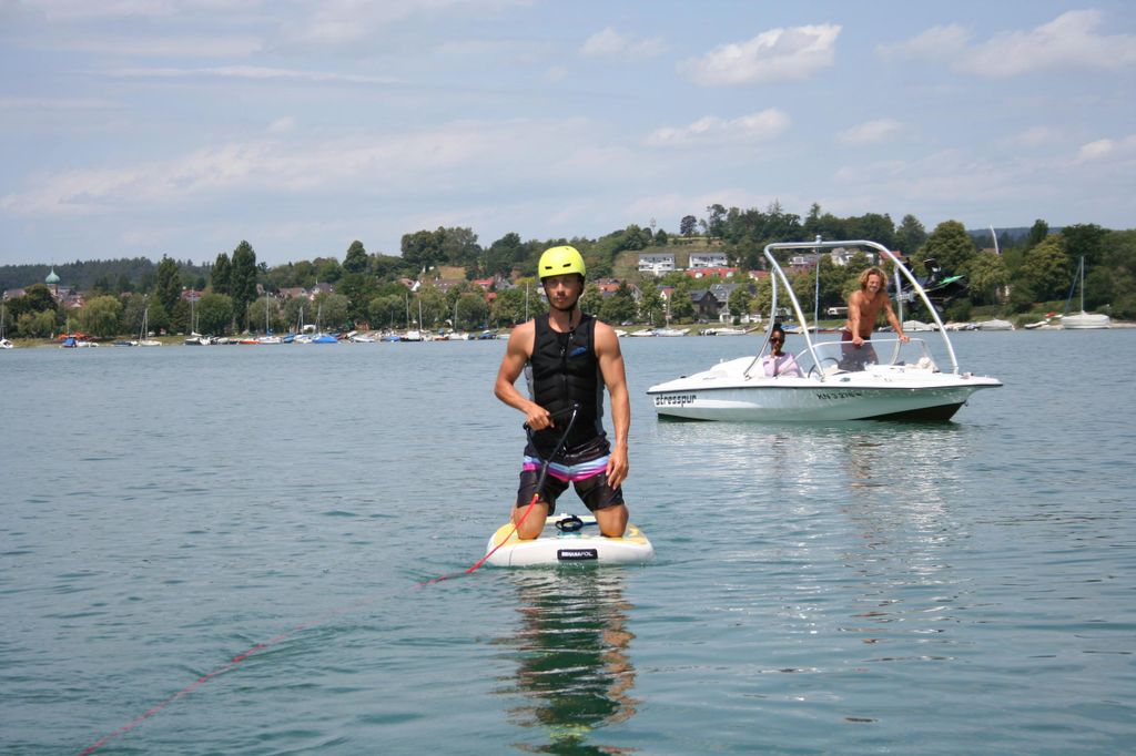 Konstanz: Foiling mit Motorboot