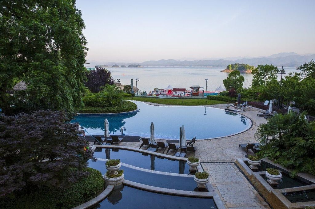 Hangzhou: Tagestour zum See der Tausend Inseln mit Bootsfahrt