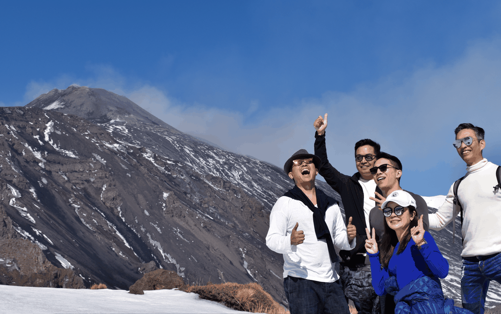 Ätnas verborgene Juwelen - Trekking Valle Bove & Lavatunnel mit Ausrüstung