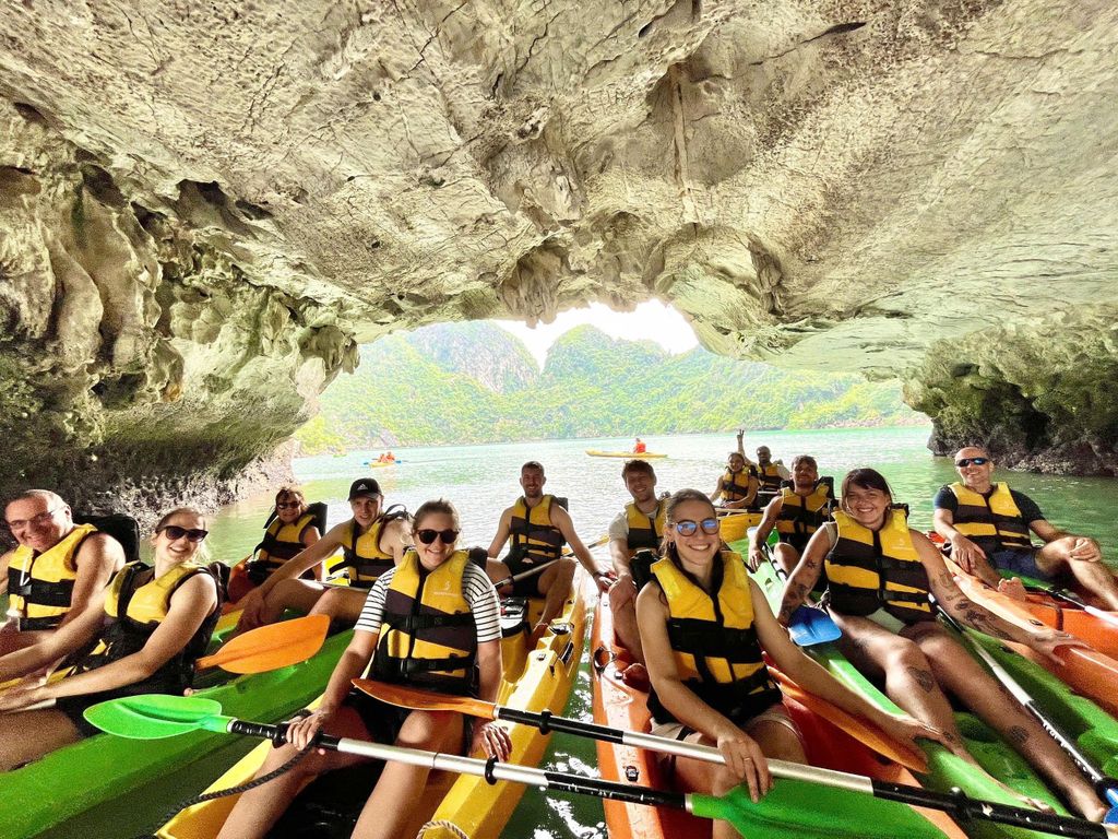 Hanoi/Cat Ba: Lan-Ha-Bucht-Tour & Transfer nach Ninh Binh (1 Tag)