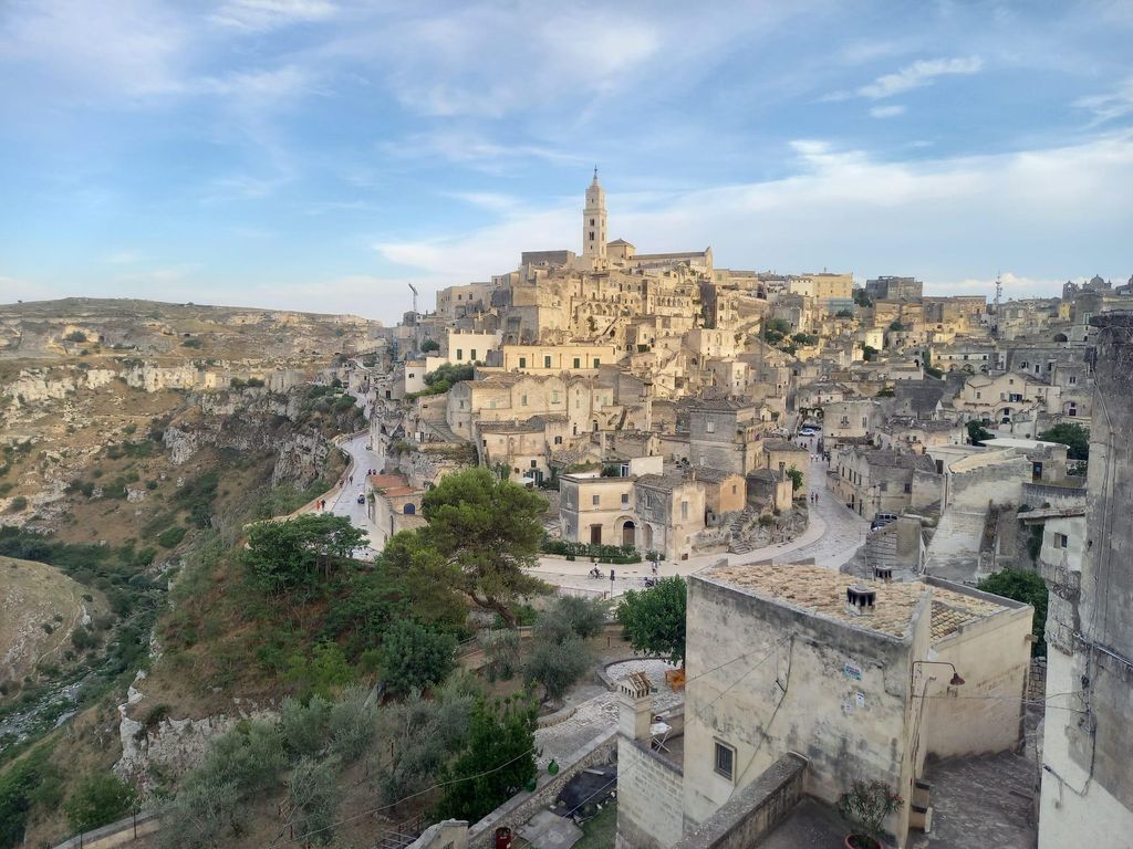 Besuch der Sassi von Matera auf Italienisch. HAUS UND KIRCHE INKLUSIVE