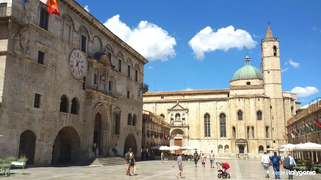 Ascoli Piceno: Privater Rundgang über historische Plätze