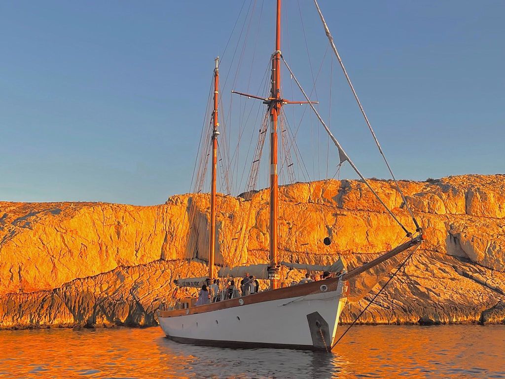 Marseille: Frioul Islands Sunset Cruise mit Cocktail Dinner