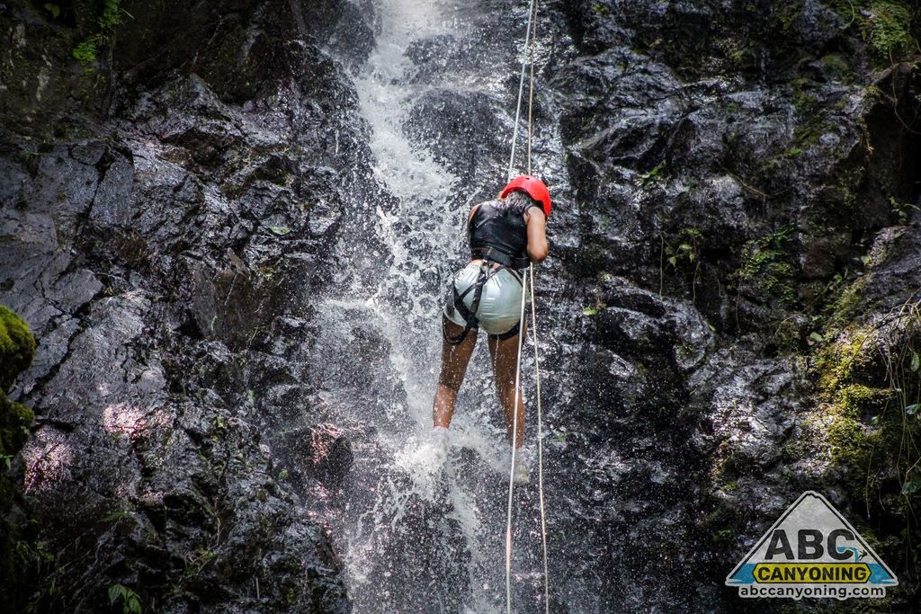 Von La Fortuna aus: Canyoning und Abseilen von Wasserfällen in Arenal