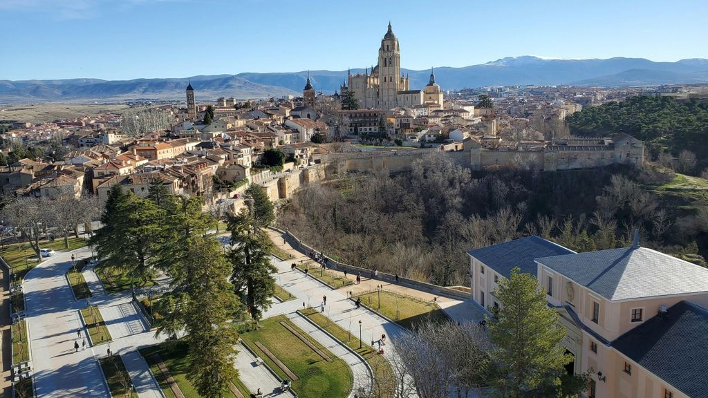 Geführte Tour durch Segovia auf Spanisch: Kathedrale und Alcázar