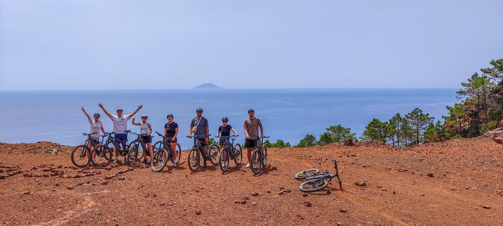 E-Bike-Tour für Familien auf dem Monte Calamita mit Besuch des Reitzentrums