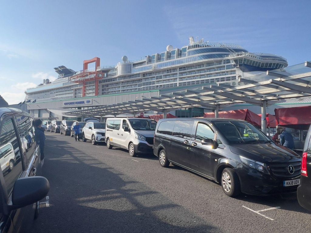 Hafen von Southampton nach London – optional über Stonehenge