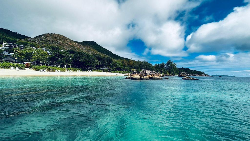 Sonnenuntergangskreuzfahrt zur Anse Lazio & Anse Georgette, Praslin.
