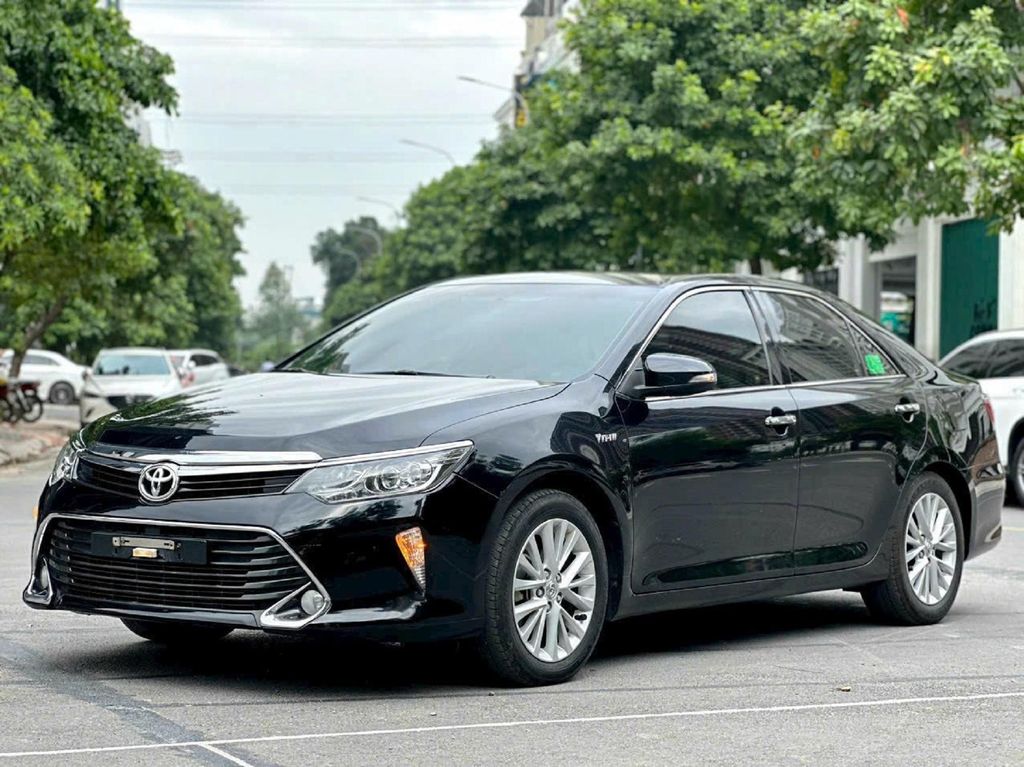 Hanoi: Hin- und Rücktransfer ab der Halong-Bucht im luxuriösen Privatwagen