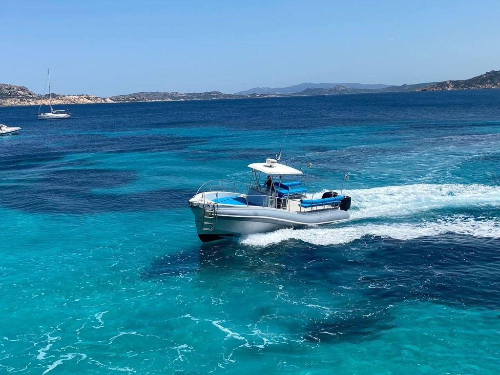 Von Santa Teresa Gallura: privates Schnellboot mit Skipper