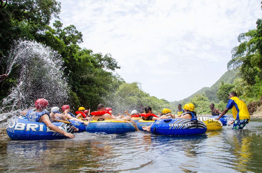 Roseau: Verrückte River-Tubing-Safari