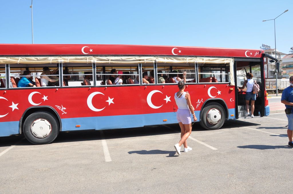 Von der Stadt Side aus: Cabrio Bus Safari & Bootstour mit Mittagessen
