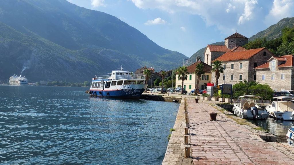 Von Budva/Kotor: Bootsfahrt zur Blauen Höhle, Kotor und mehr