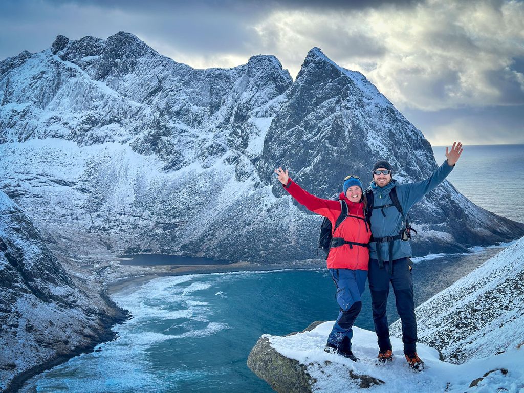 Reine: Winterliche Schneeschuhwanderung nach Ryten – mit ortskundigem Guide